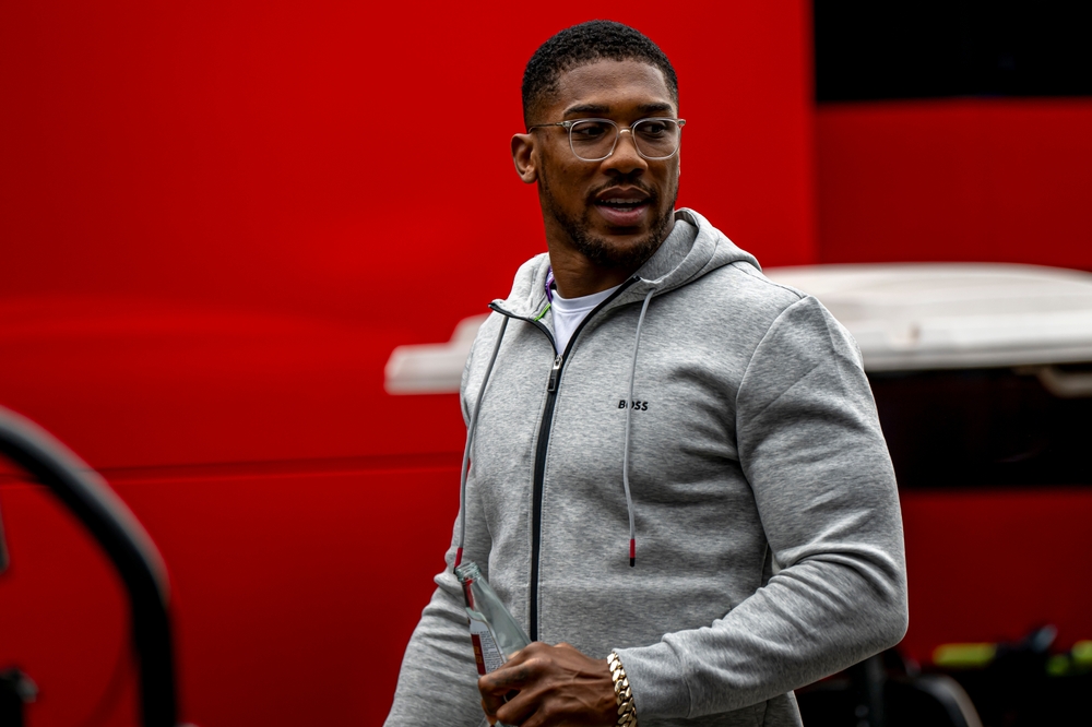 Joshua dominates Paul with decisive sixth-round knockout in Miami