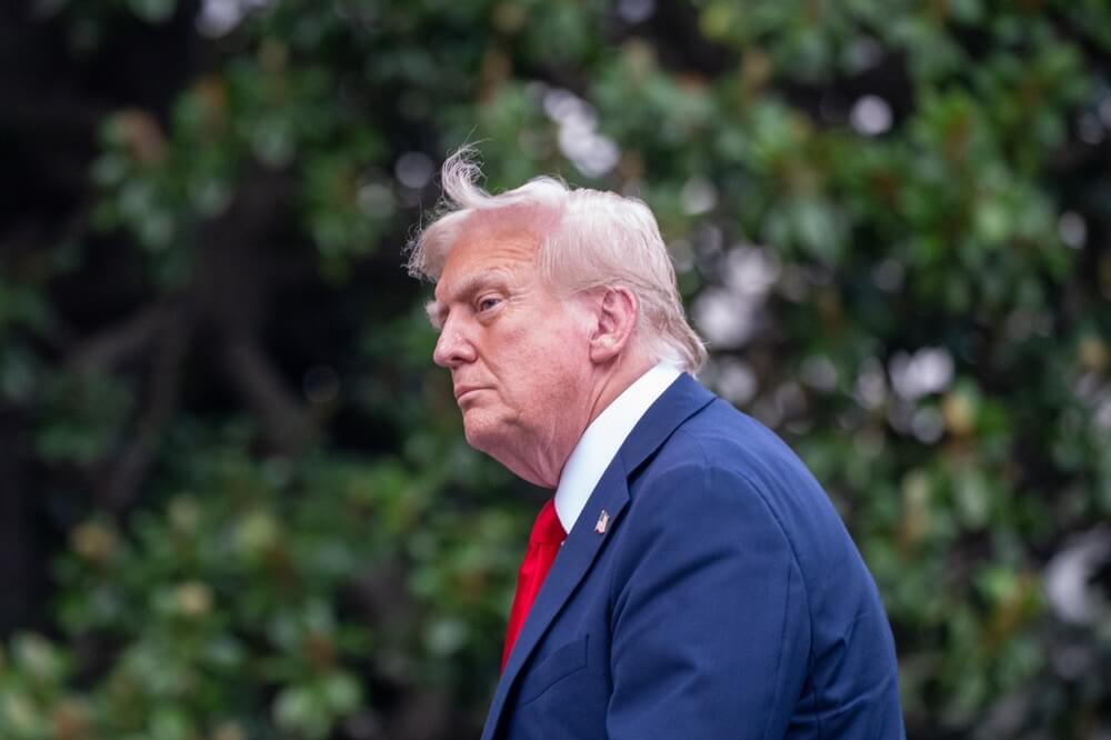 Trump warns UK on China as Starmer strengthens trade ties in Shanghai