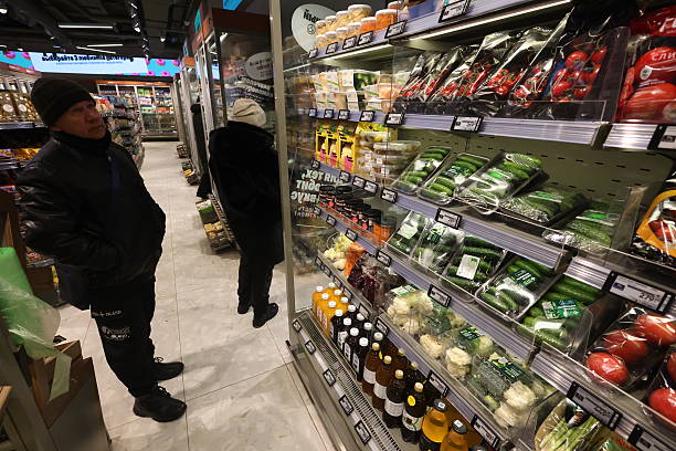 Rising Costs Force Russian Families to Adjust Amid War