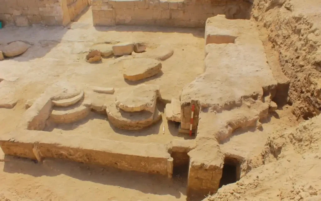 Egypt Temple Discovery Bahariya Oasis Ancient Find
